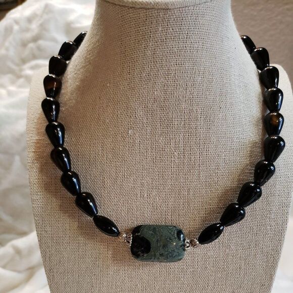 Black & green necklace - handmade (NEW) - Picture 1 of 2